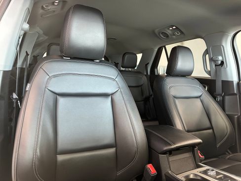 Used 2023 Ford Explorer XLT w/ Equipment Group 202A image 17