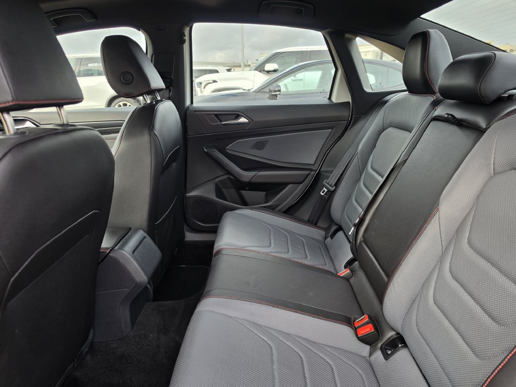 Used 2025 Volkswagen Jetta GLI Autobahn FWD image 29