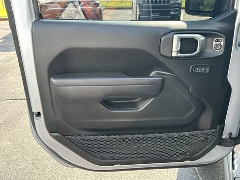 Used 2023 Jeep Gladiator Rubicon w/ LED Lighting Group AWD/4WD image 22
