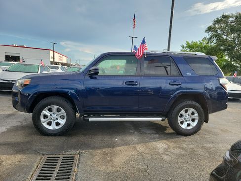 Used 2015 Toyota 4Runner SR5 AWD/4WD image 7