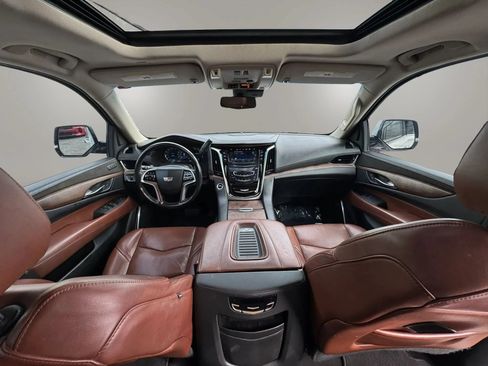 Used 2019 Cadillac Escalade ESV Premium Luxury RWD image 18