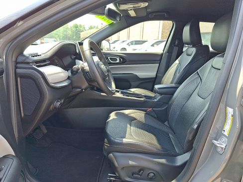 Used 2023 Jeep Compass Limited AWD/4WD image 14