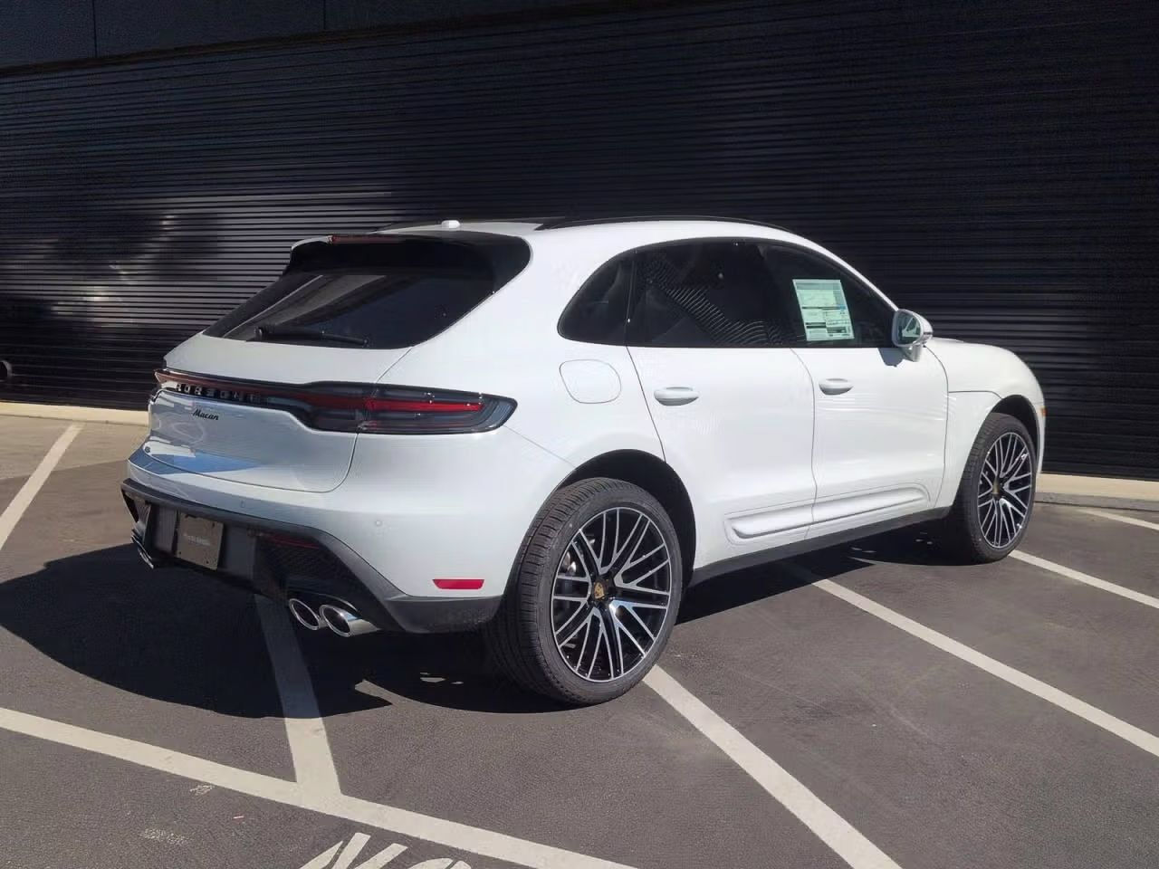 Certified 2026 Porsche Macan AWD/4WD image 5