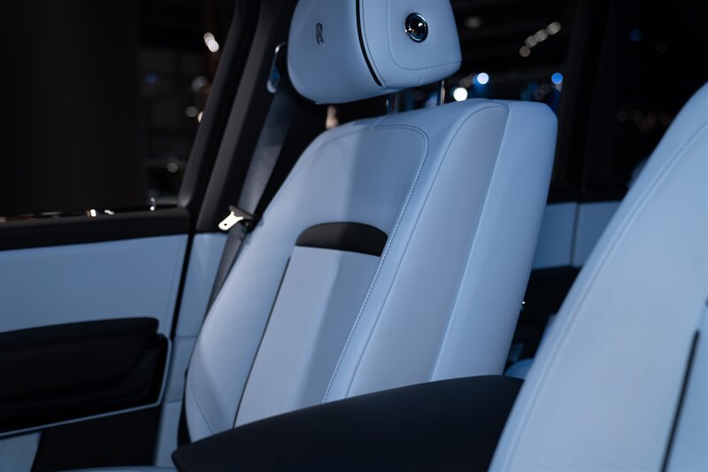 Used 2025 Rolls-Royce Cullinan AWD/4WD image 13