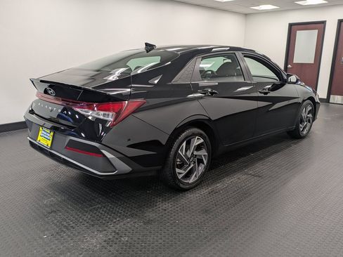 Certified 2025 Hyundai Elantra Sport image 4