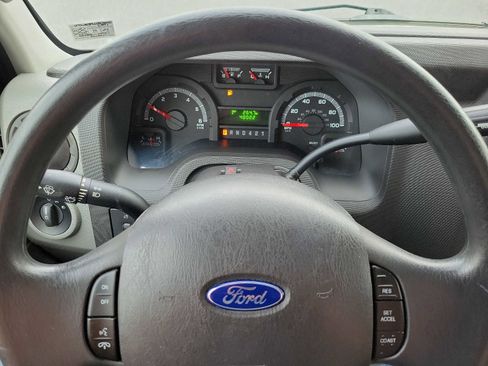 Used 2017 Ford E-350 and Econoline 350 Super Duty w/ Power Windows & Locks Group image 16