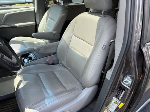 Used 2016 Toyota Sienna XLE w/ Protection Package FWD image 4