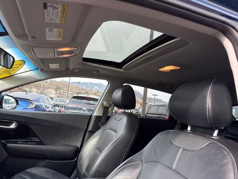 Used 2017 Kia Niro Touring image 26