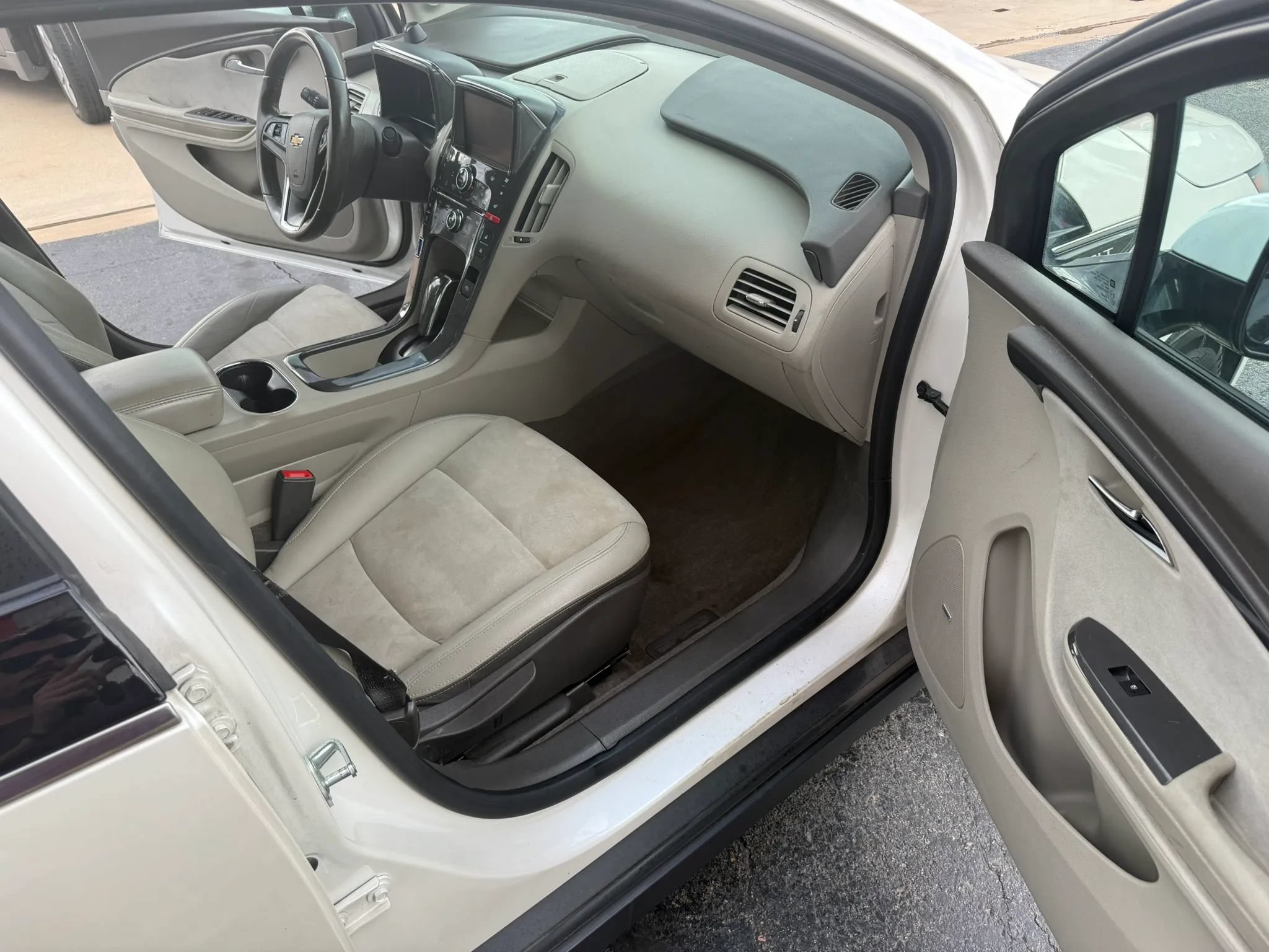 Used 2013 Chevrolet Volt Premium w/ Premium Trim Package FWD image 21