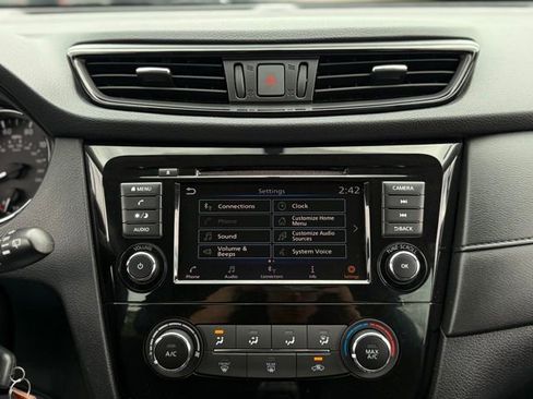 Used 2019 Nissan Rogue S image 25