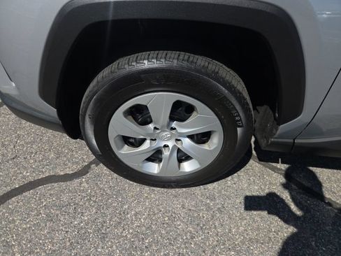 Used 2022 Toyota RAV4 LE AWD/4WD image 9
