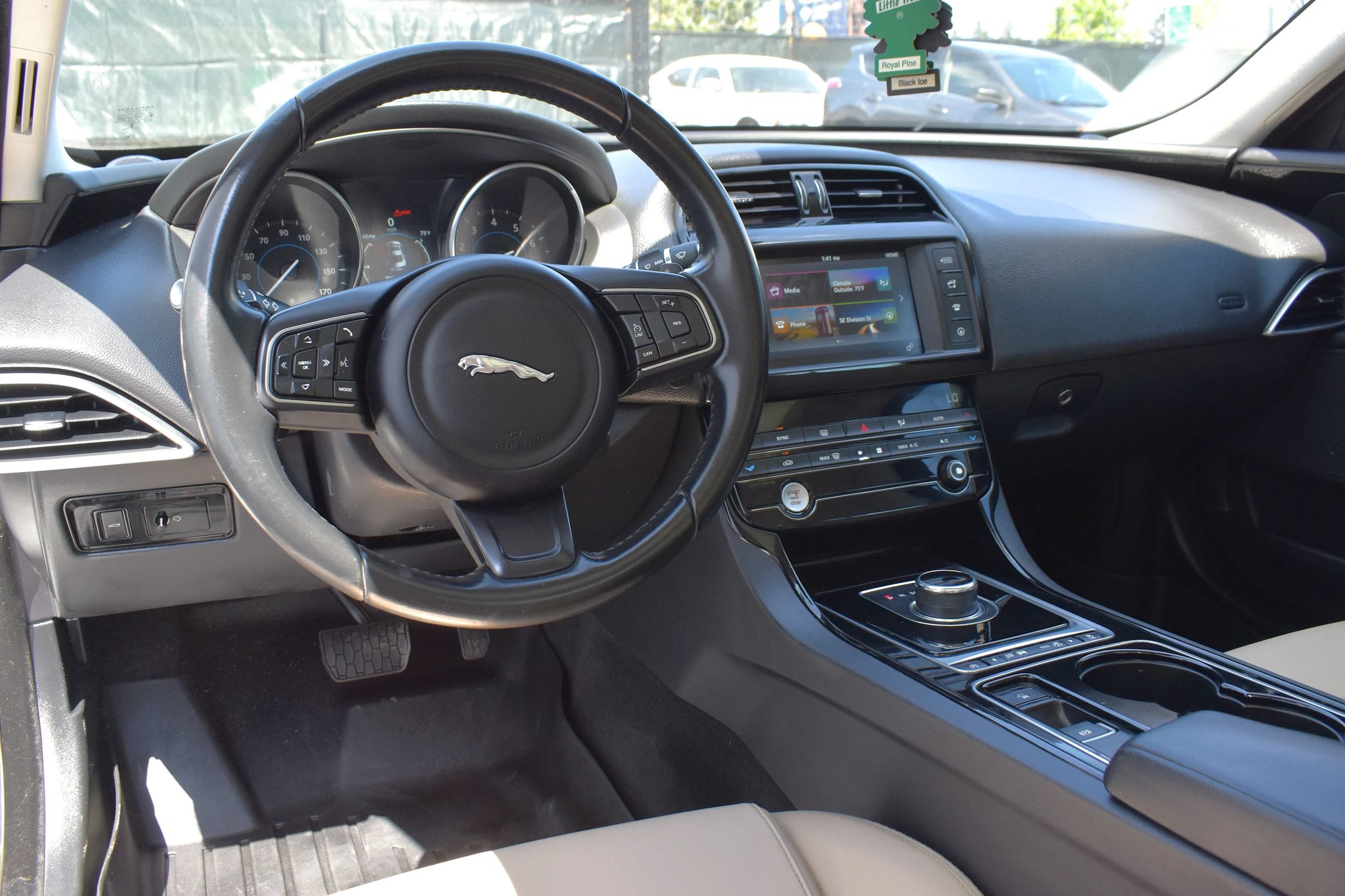 Used 2017 Jaguar XE Premium RWD image 46