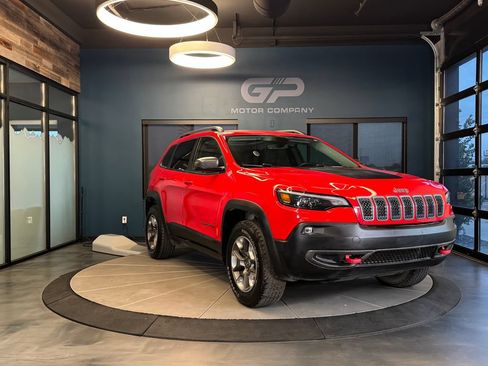 Used 2019 Jeep Cherokee Trailhawk w/ Comfort/Convenience Group AWD/4WD image 1