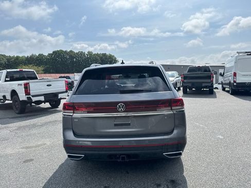 Used 2025 Volkswagen Atlas SE AWD/4WD image 5
