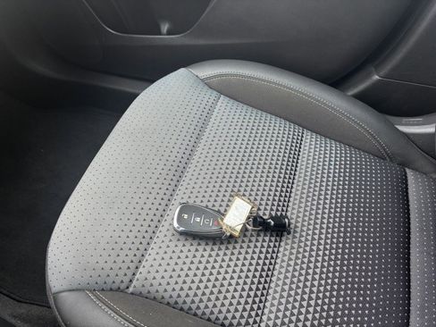 Used 2025 Chevrolet Trax LT image 18