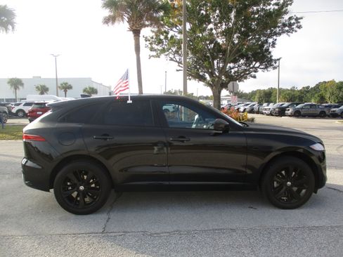 Used 2024 Jaguar F-PACE R-Dynamic S image 8