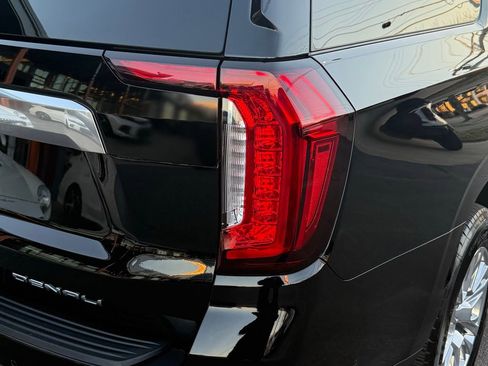 Used 2024 GMC Yukon XL Denali w/ Advanced Technology Package image 4