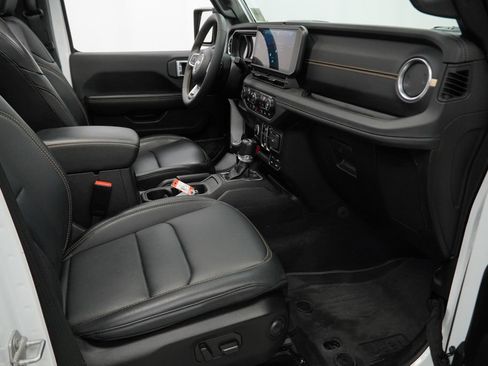 Used 2024 Jeep Wrangler Unlimited Sahara w/ Technology Group AWD/4WD image 45