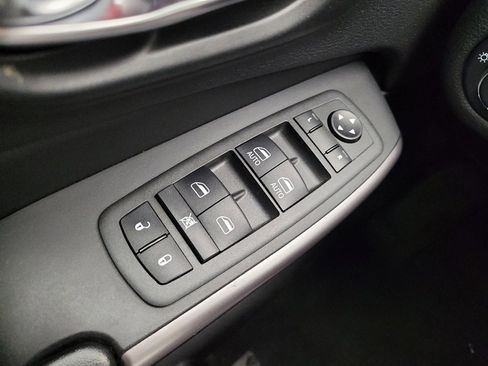 Used 2022 Jeep Cherokee Latitude Lux w/ Sun & Sound Group AWD/4WD image 27