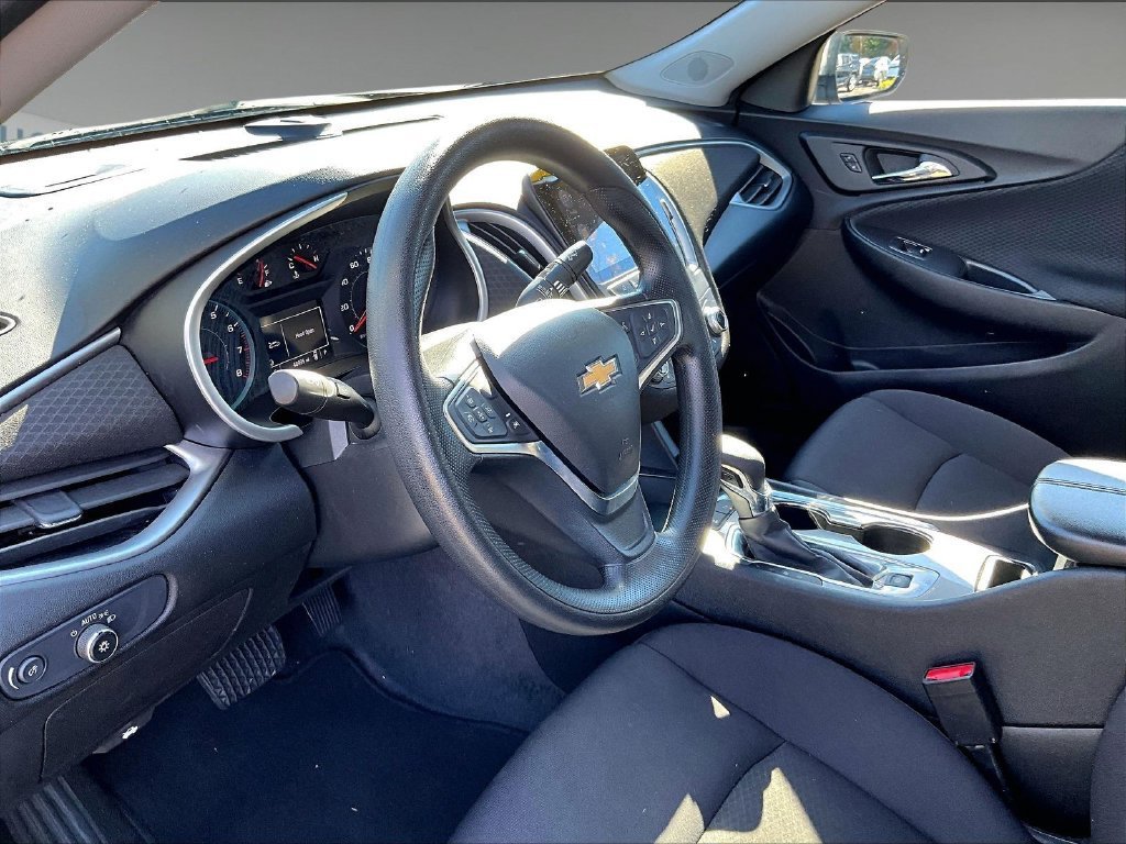 Used 2025 Chevrolet Malibu LT FWD image 8
