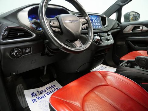 Used 2020 Chrysler Pacifica Limited w/ Quick Order Package 27H Red S image 12