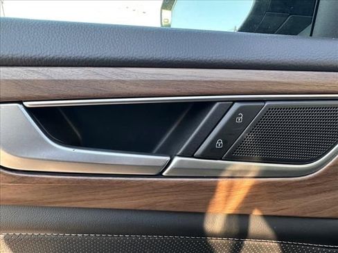 Used 2024 Volkswagen Atlas SE image 23