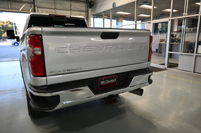 Used 2023 Chevrolet Silverado 3500 LTZ AWD/4WD image 6