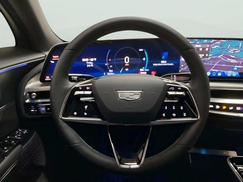 Used 2025 Cadillac Lyriq Luxury RWD image 12