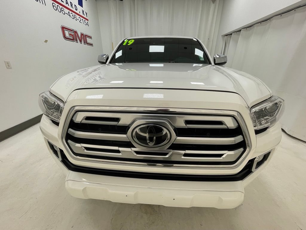 Used 2019 Toyota Tacoma Limited AWD/4WD image 2