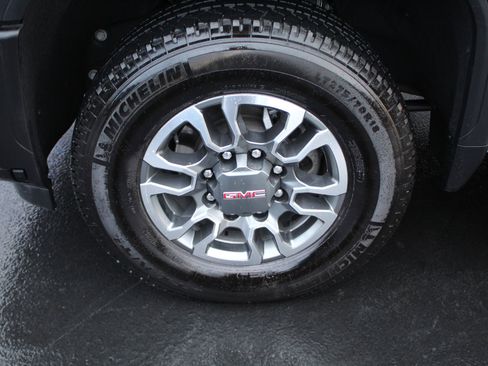 Used 2025 GMC Sierra 3500 SLE w/ SLE Value Package image 11