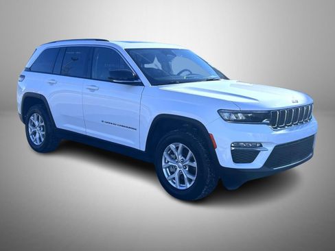 Used 2023 Jeep Grand Cherokee Limited image 3