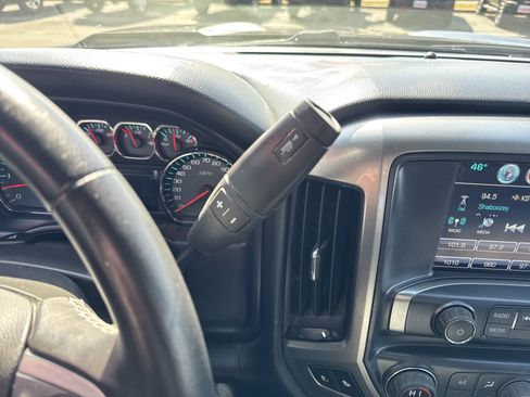 Used 2017 Chevrolet Silverado 1500 LT w/ Midnight Edition image 21
