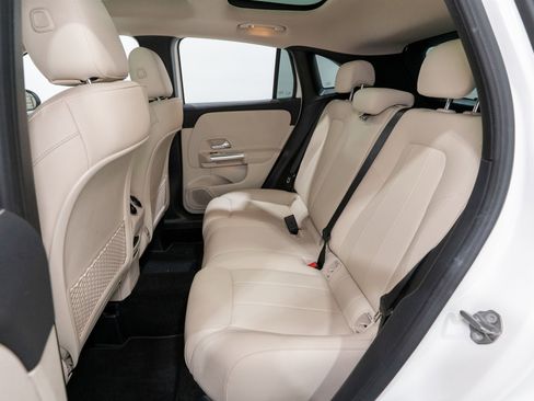 Used 2023 Mercedes-Benz GLA 250 w/ Premium Package image 31