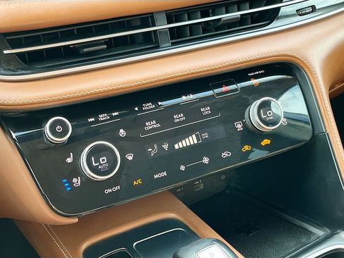 Used 2023 INFINITI QX60 Sensory w/ Vision Package AWD/4WD image 16