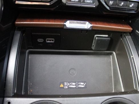 Used 2023 GMC Yukon Denali Ultimate w/ LPO, Floor Liner Package AWD/4WD image 7