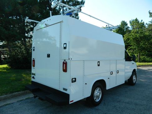 Used 2023 Ford E-350 and Econoline 350 Super Duty w/ Power Windows & Locks Group RWD image 9