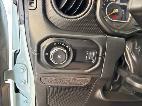 Used 2024 Jeep Wrangler Unlimited Rubicon w/ Technology Group AWD/4WD image 13