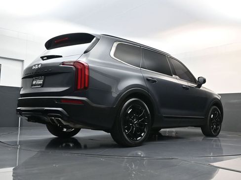 Used 2022 Kia Telluride EX w/ EX Premium Package image 16