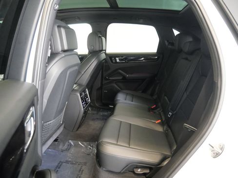 Used 2023 Porsche Cayenne AWD/4WD image 26