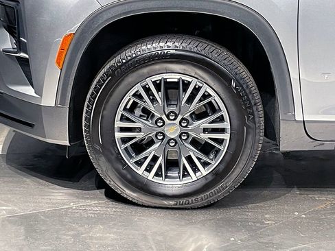 Used 2025 Chevrolet Traverse LT image 18