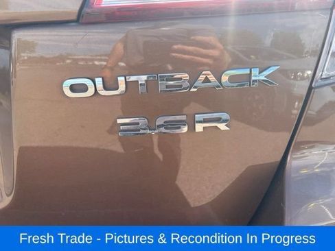Used 2011 Subaru Outback 3.6R Limited w/ PWR Moonroof Pkg AWD/4WD image 6