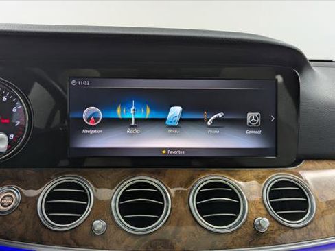 Used 2018 Mercedes-Benz E 300 image 26