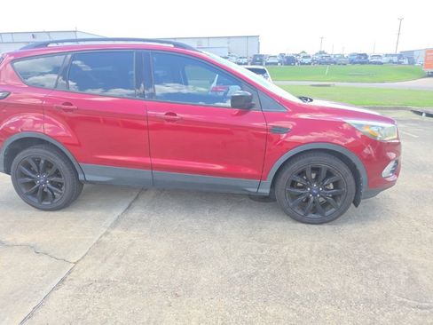 Used 2018 Ford Escape SE w/ SE Sport Appearance Package FWD image 11