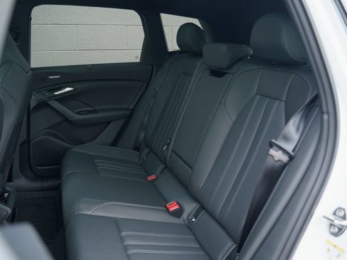 Used 2027 Audi Q6 e-tron Premium Plus w/ Premium Plus AWD/4WD image 11
