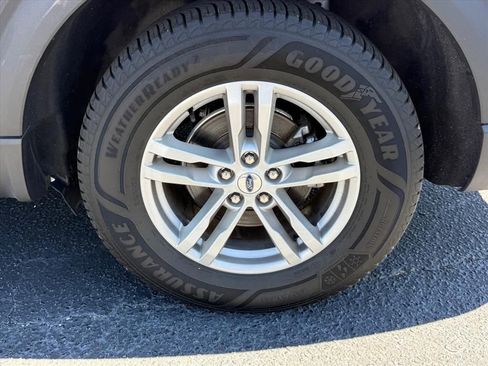 Used 2023 Ford Explorer XLT image 15