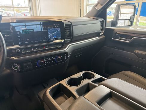 Used 2025 Chevrolet Silverado 2500 LT image 22