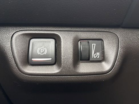 Certified 2023 GMC Acadia SLE w/ Driver Convenience Package image 23