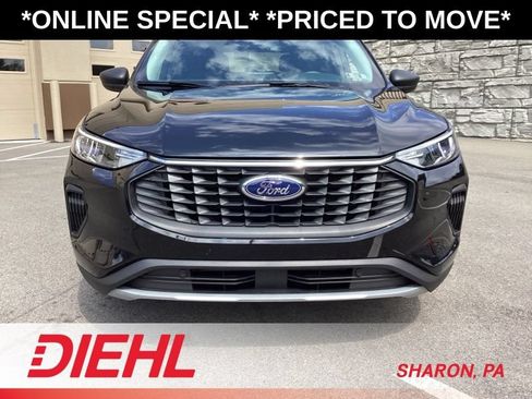 Used 2023 Ford Escape Active w/ Cold Weather Package FWD image 2