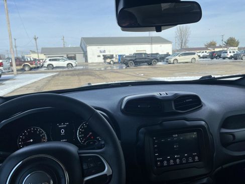 Used 2020 Jeep Renegade Sport image 14