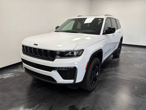 New 2026 Jeep Grand Cherokee L Limited w/ Limited Altitude Package AWD/4WD image 4